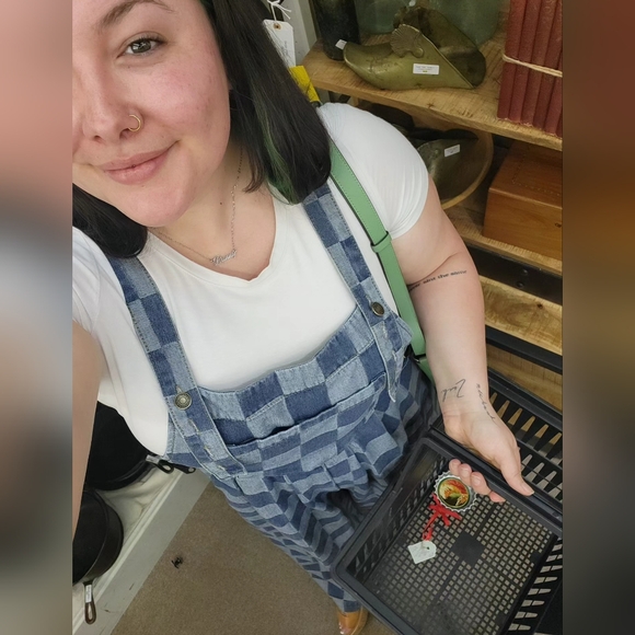 Meet your Posher, Chelsea! - Picture 2 of 5